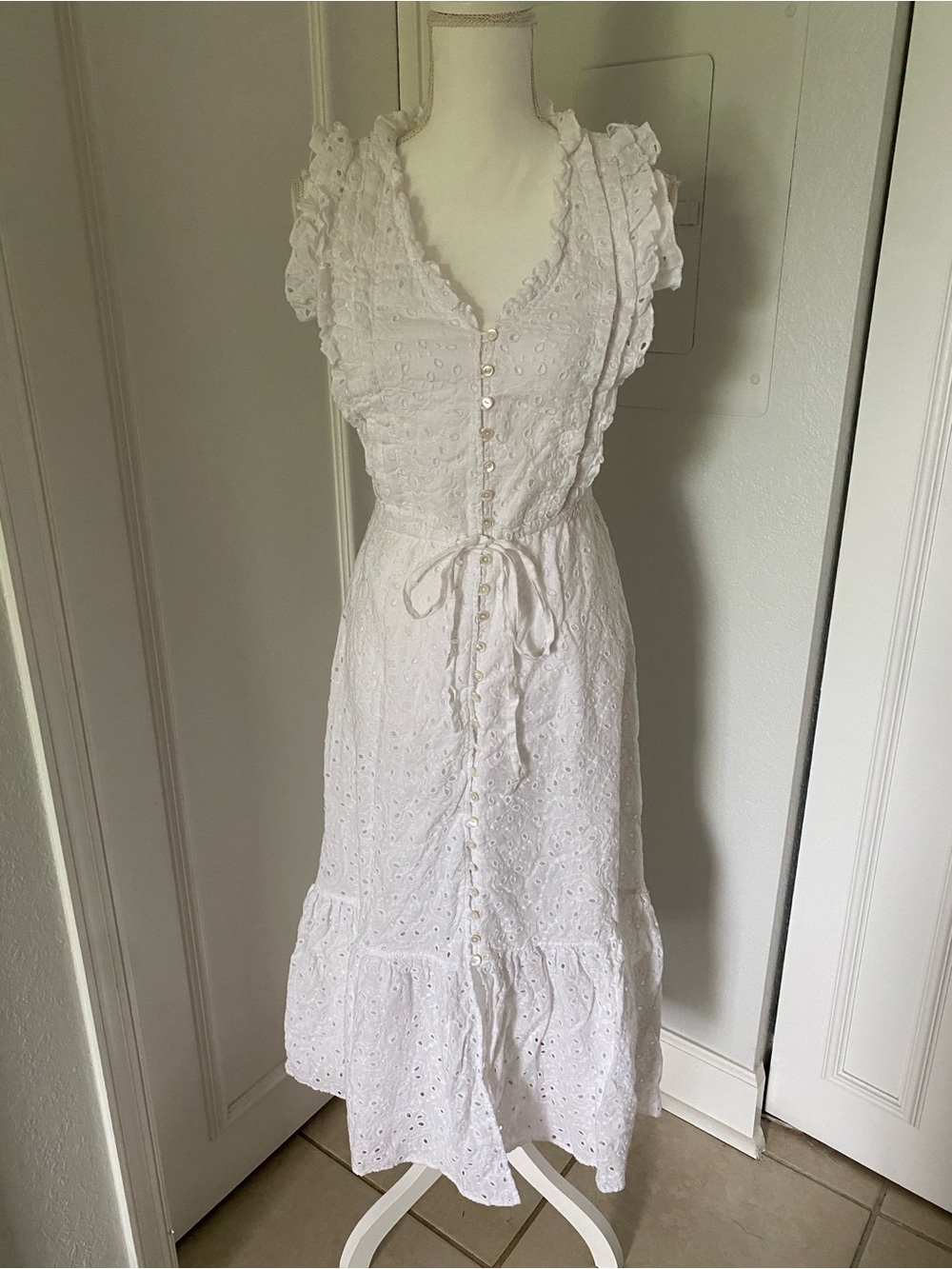 100% Linen Ralph Lauren White Eyelet Maxi Dress with Tie Waist